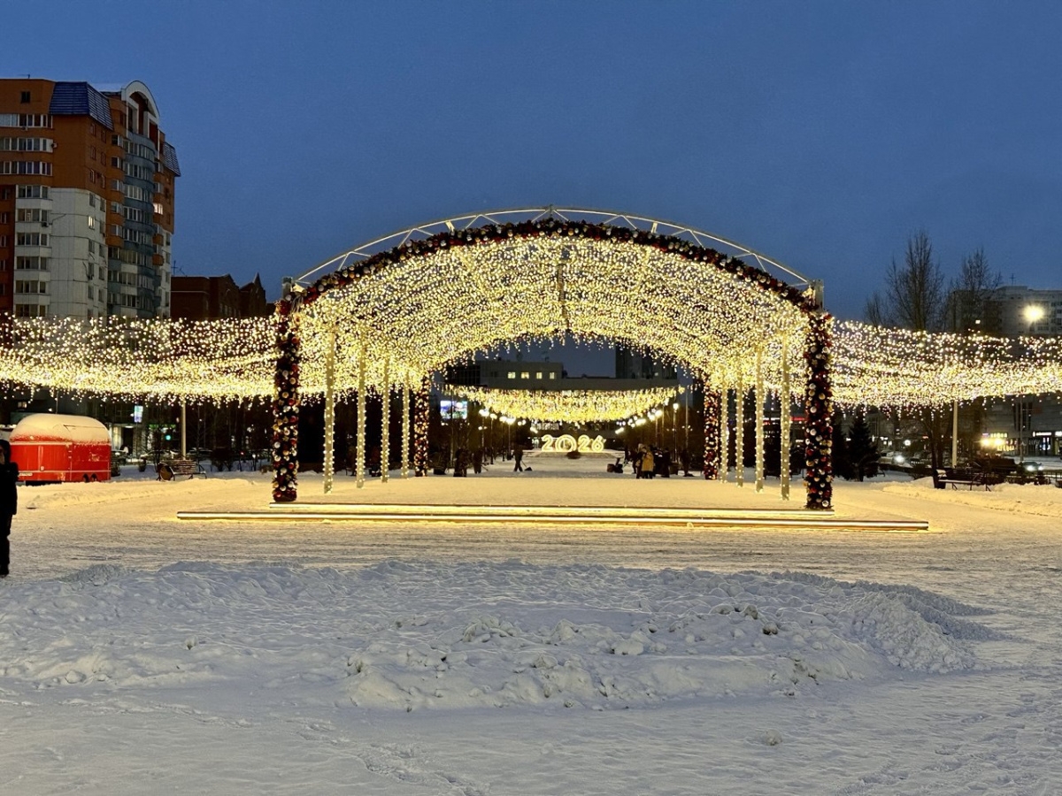 Новогоднее преображение: в Новокузнецке открылась новая праздничная достопримечательность